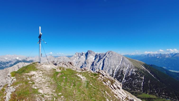  Am Gipfel der Erlspitze - Ausgangspunkt für diesen Gipfel ist das Solsteinhaus. mehr zum Solsteinhaus unter www.solsteinhaus.at