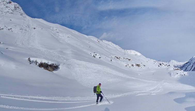 Die Schneedecke ist in den bereichen zwischen 1700m und ca 2400m derzeit sehr störanfällig.