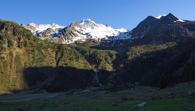 In der Nordhälfte trifft man oberhalb von ca.2400m auf eine großteils geschlossene Schneedecke!