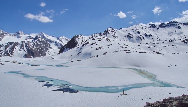 Der Weg bis zum See ist bereits nahezu schneefrei und somit gut machbar!