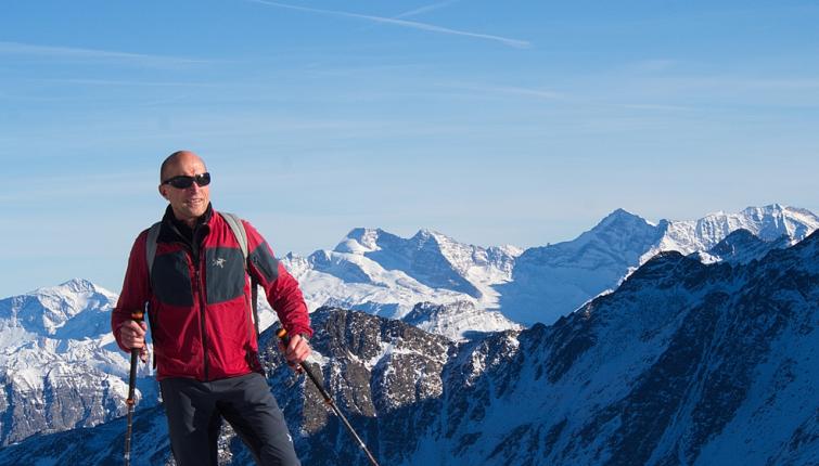 Im Hintergrund: Hoher Riffler, Olperer, Fußstein und Schrammacher in den Zillertalern.