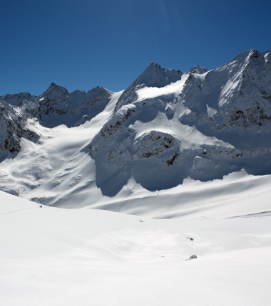 Wie so oft an der Östlichen Seespitze  hält sich der Schnee erst sehr spät in der Saison am Eis