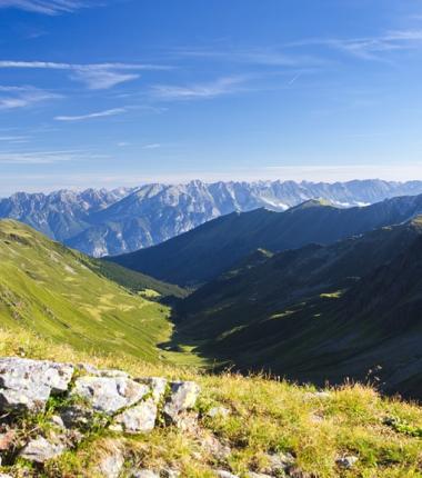 Am Sendersjöchel mit Blick ins Karwendel- hier beginnen die sehr anspruchsvollen Wegabschnitte! !