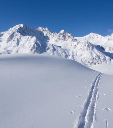 Links die Rinnenspitze gefolg von Kreuz und Blerchnekamp, dann der Schafgrübler. Am rechten Bildrand die Hohe Villerspitze