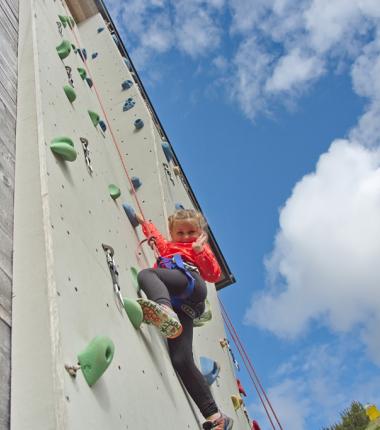 Eher die Ausnahme - eine hütteneigene Kletterwand!