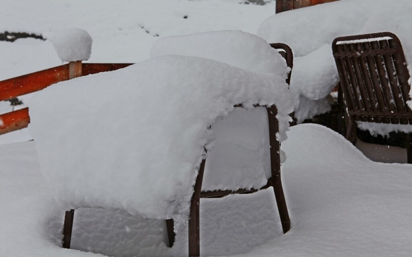 Flinke winterinval op 31.08. met 35cm verse sneeuw bij de hut!
