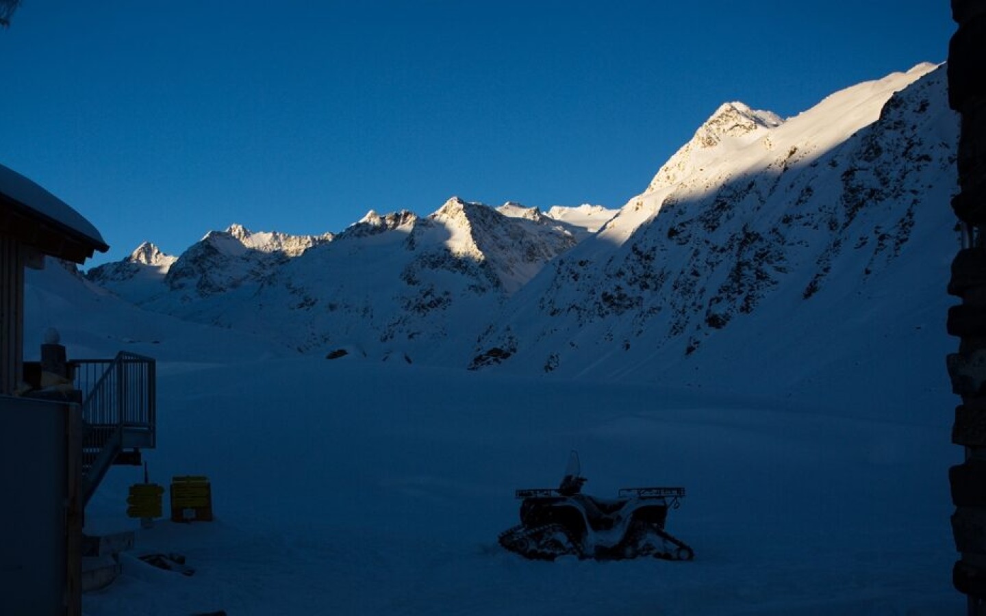 After yesterday's new snow, the mountains are showing their sunny side today.