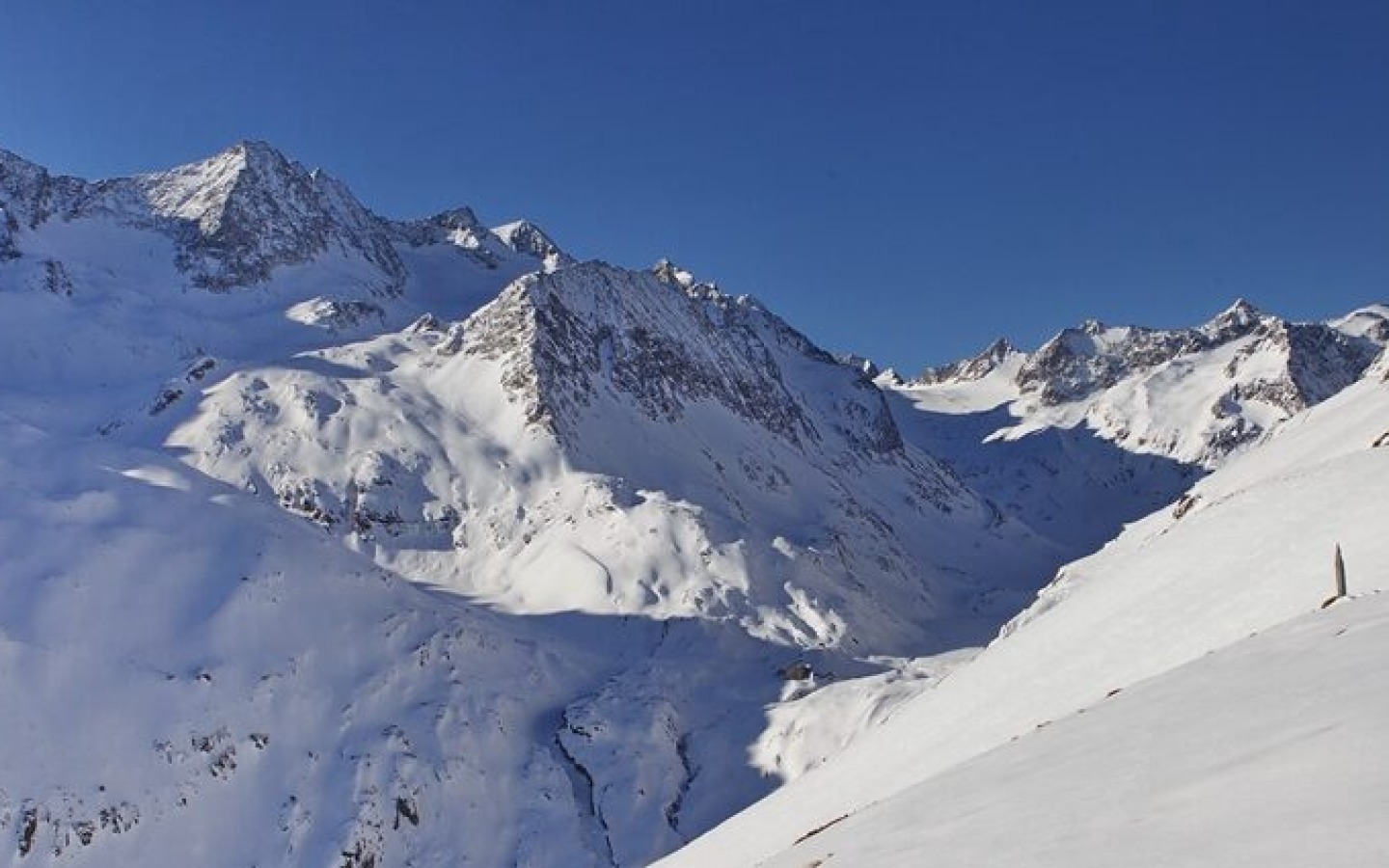 It won't be long now until the ski touring season at the Franz Senn Hütte can begin! The hut opens on 18 February
