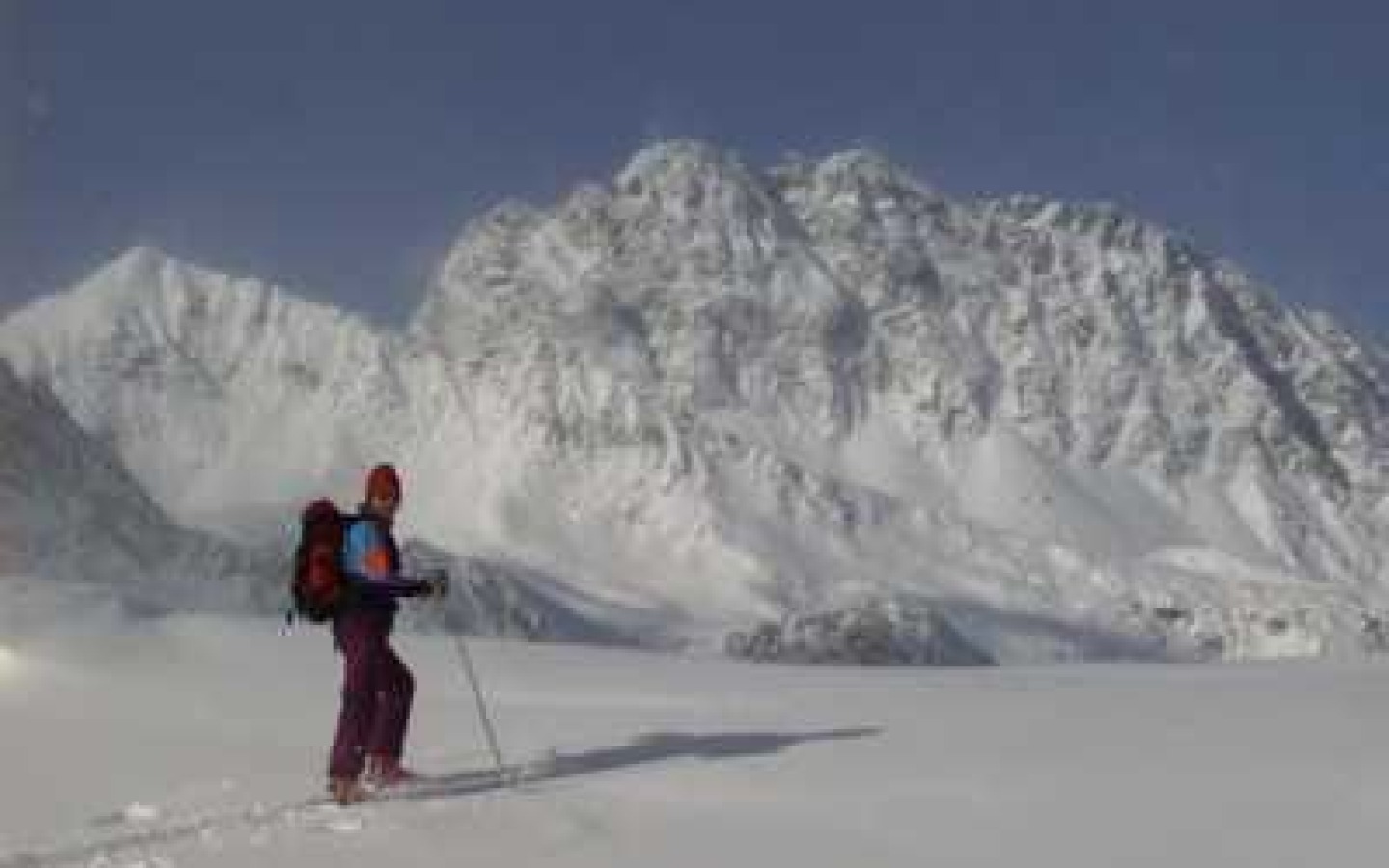 In tegenstelling tot de weersvoorspellingen vandaag, zondag, vrij zonnig weer met zeer goede poedersneeuwomstandigheden.