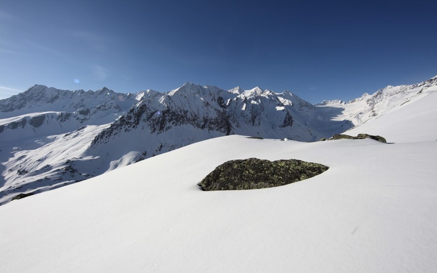 Ski tour to the Rinnenspitze via the äußere Rinnennieder and the north ridge.