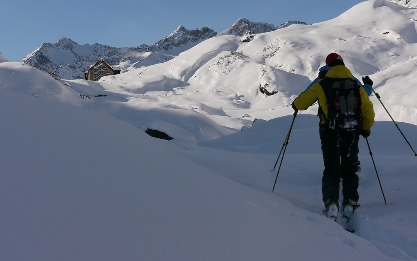The good conditions of the past weeks have deteriorated - please refer to the avalanche report at www.lawine.at!
From Wednesday, fresh snow with wind is expected, which will make the situation worse again.