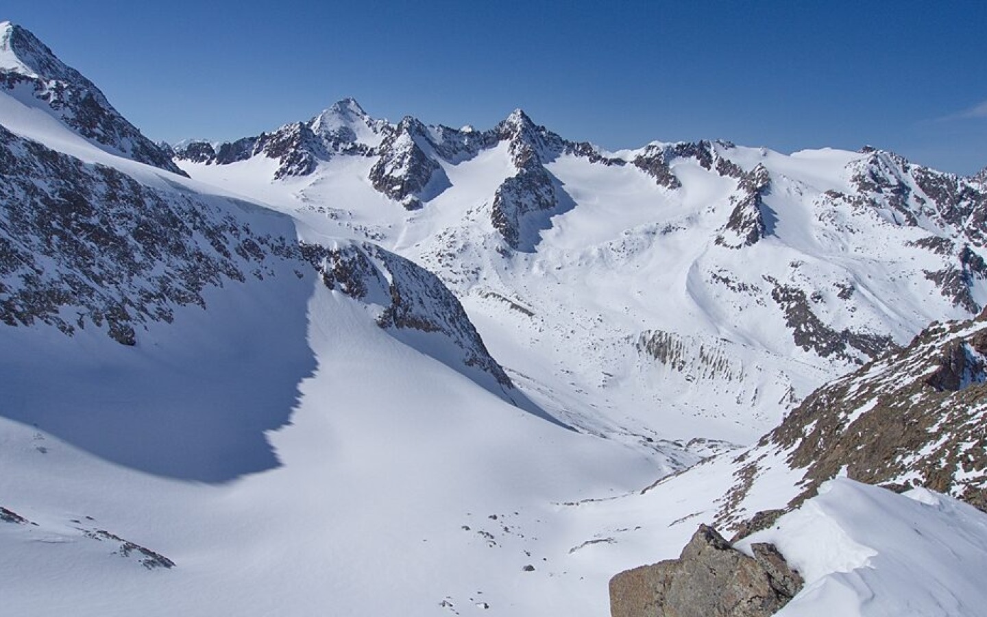 Today's snowpack fact-finding trip took me up to the Obere Kräulscharte!