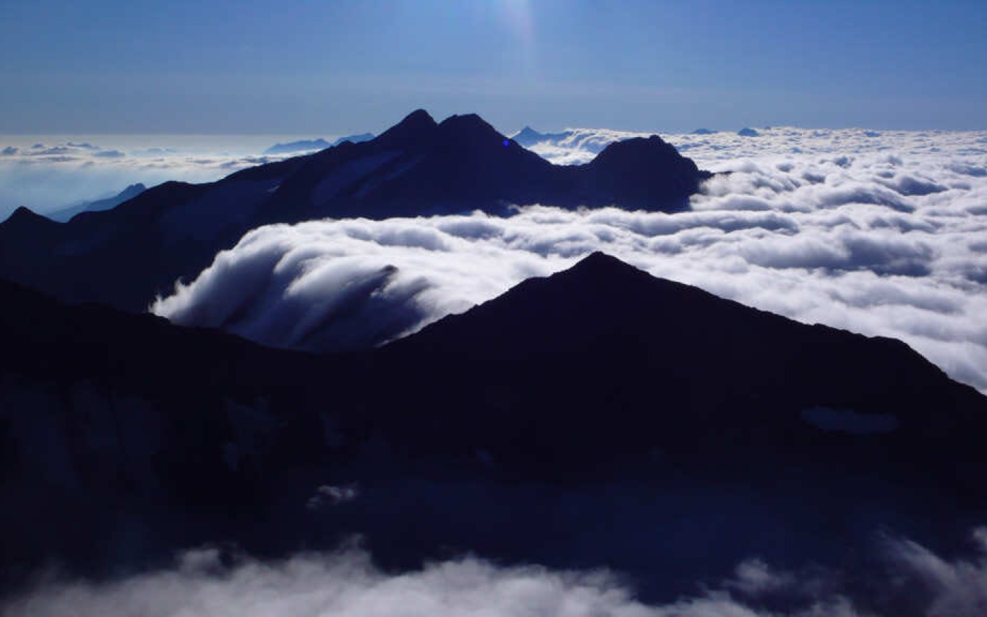 Morgen Freitag leider Schlechtwetter mit zum Teil intensiven Niederschlägen wobei die Schneefallgrenze im laufe des Tages bis unter 2400m sinken soll!