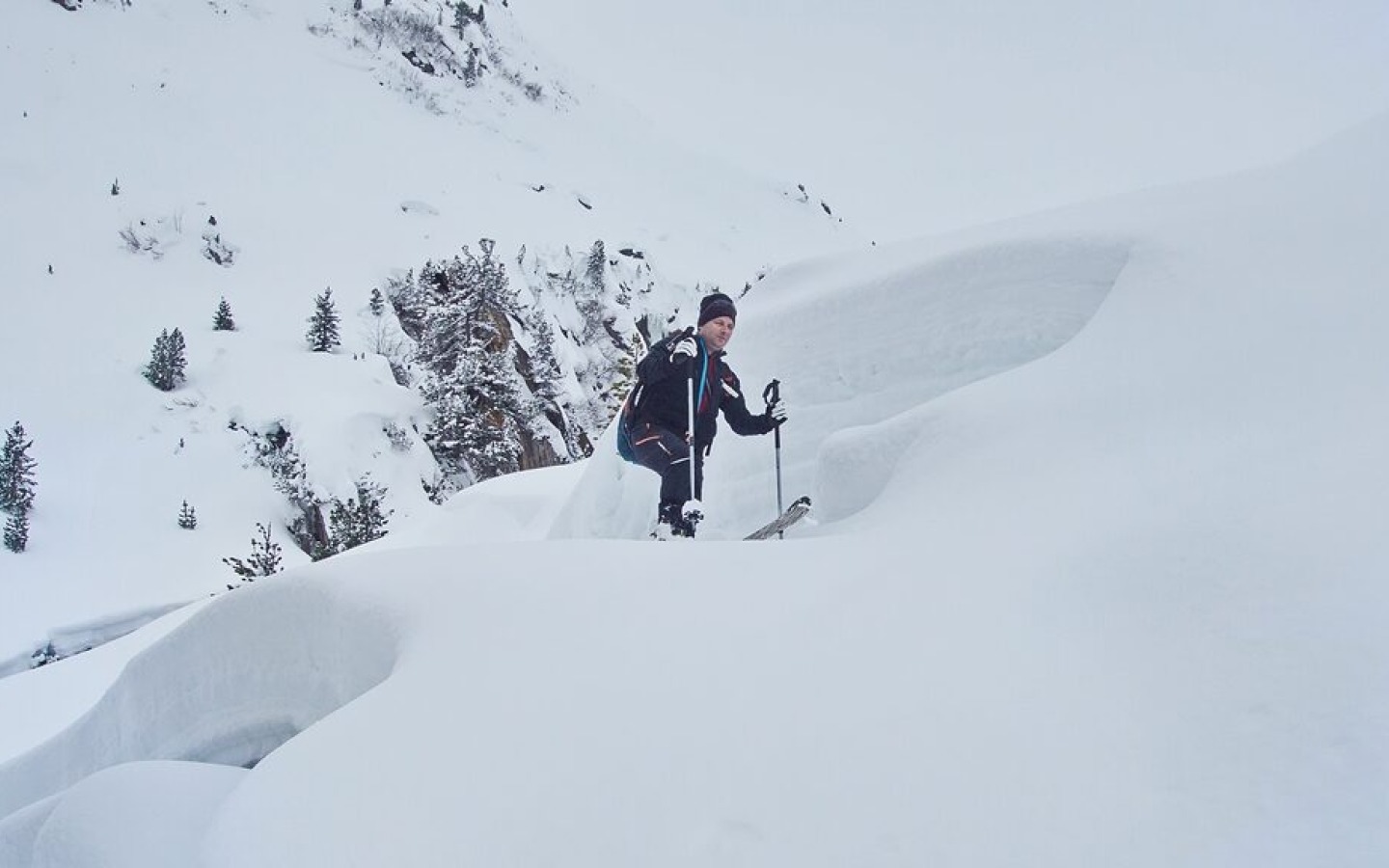 On-site inspection at the hut before the next heavy fresh snowfall!