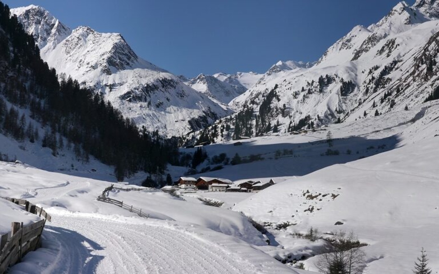 Wie in het Stubaital de winter zoekt, moet eens een bezoek brengen aan het Oberbergtal! Helaas is er in het hele achterste Oberbergtal geen enkele horecagelegenheid voor wandelaars.
