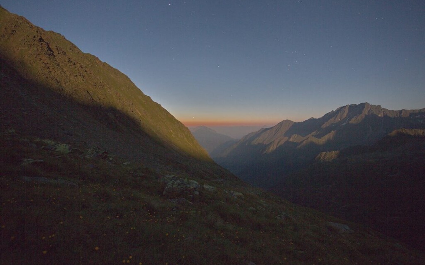 When the moon won't let old men sleep any more and they don't shy away from the effort of getting up early (3 a.m.)..