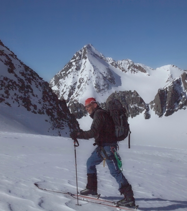 Im Aufstieg über den Alpeiner Ferner! Im Hintergrund der Schrankogel.