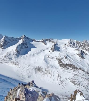 Auf der Inneren Sommerwand mit Blick auf die Gipfel über dem Alpeiner Ferner.